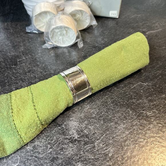 4- Vintage‎ 1” Round Napkin Rings Silverplate On Iron - Picture 7 of 7